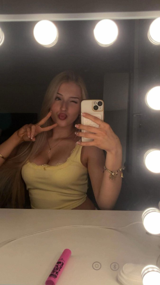 GoddessPiiia's tweet photo. fertigmachen für die uni 🎀 mal sehen, welches zahlschwein mir heute den morgen versüßt 💸👑

#findom #femdom #zahlsklave #Paypig https://t.co/6e5b70IJPZ