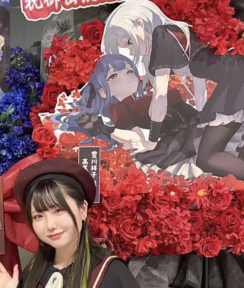 myoiuta's tweet photo. yuzumoon behind you https://t.co/Byoy2zKAjB