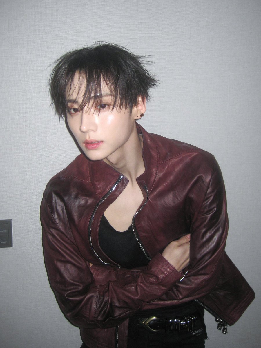 19wons's tweet photo. 261027 ald1 plus chat #상원 #SANGWON
 
talk to me mv behind photo (vintage ver.) https://t.co/zZmHmDgQ2s