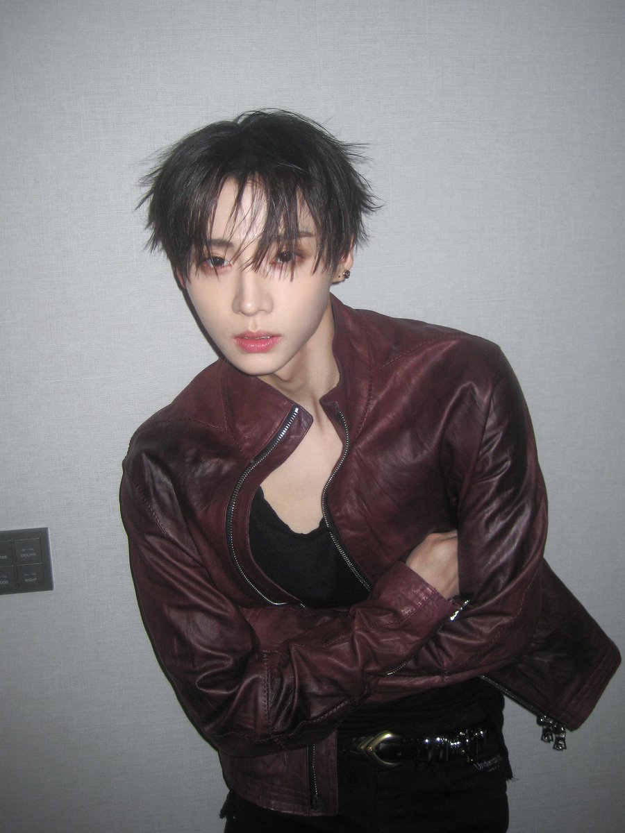 19wons's tweet photo. 261027 ald1 plus chat #상원 #SANGWON
 
talk to me mv behind photo (vintage ver.) https://t.co/zZmHmDgQ2s