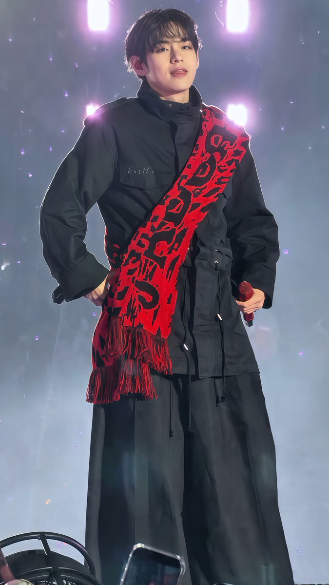 knsthv's tweet photo. is he even real?!?! https://t.co/4MTQXIbG46