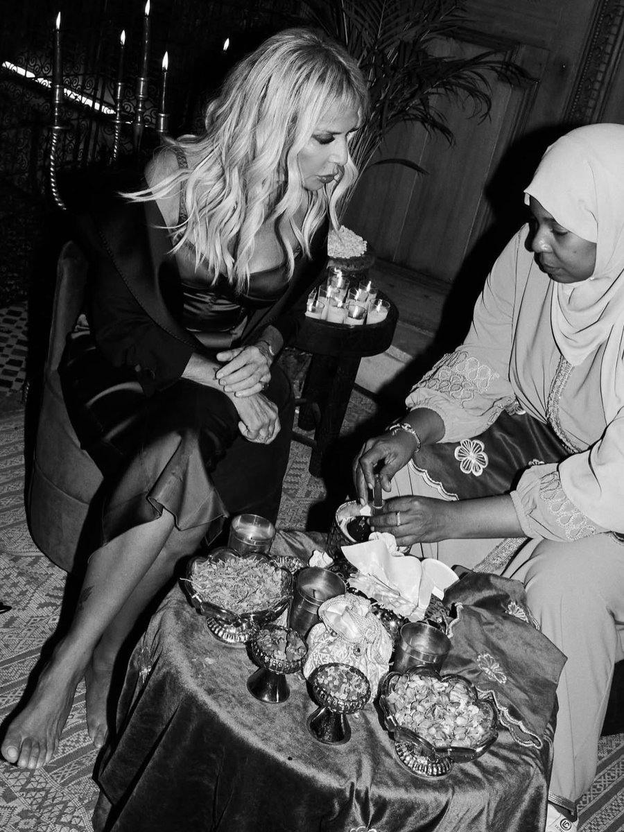 fannaticslive's tweet photo. Too iconic to explain 💋 #AnnaVissi https://t.co/kfONwLRNwB
