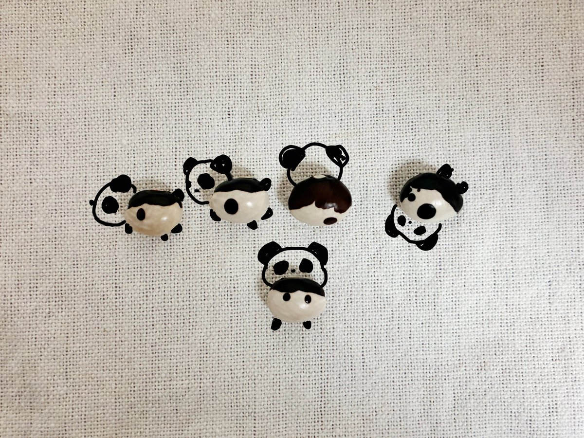 KAGOME_JP's tweet photo. おはカゴメ🍅
#パンダの日 ということで、ちょっと珍しい｢パンダ豆｣をご紹介🐼
中の人にはこんな感じに見えていますが、何に見えますか？ https://t.co/ES8gkLucGT