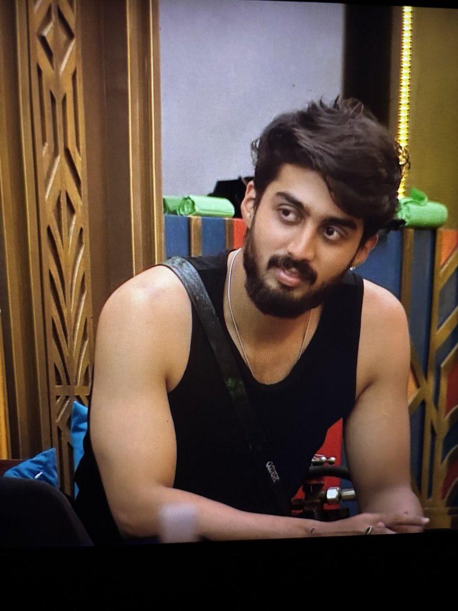 bbkimages's tweet photo. From getting accused for not getting any screen space, making the entire game revolve around him.

To Being the most mentioned person in the #BBK13 TL, ruling the episodes, killing it in tasks, Yashas has raised up and how!

Beat him Hate him, Y can never be him! https://t.co/FToLzVEnJu