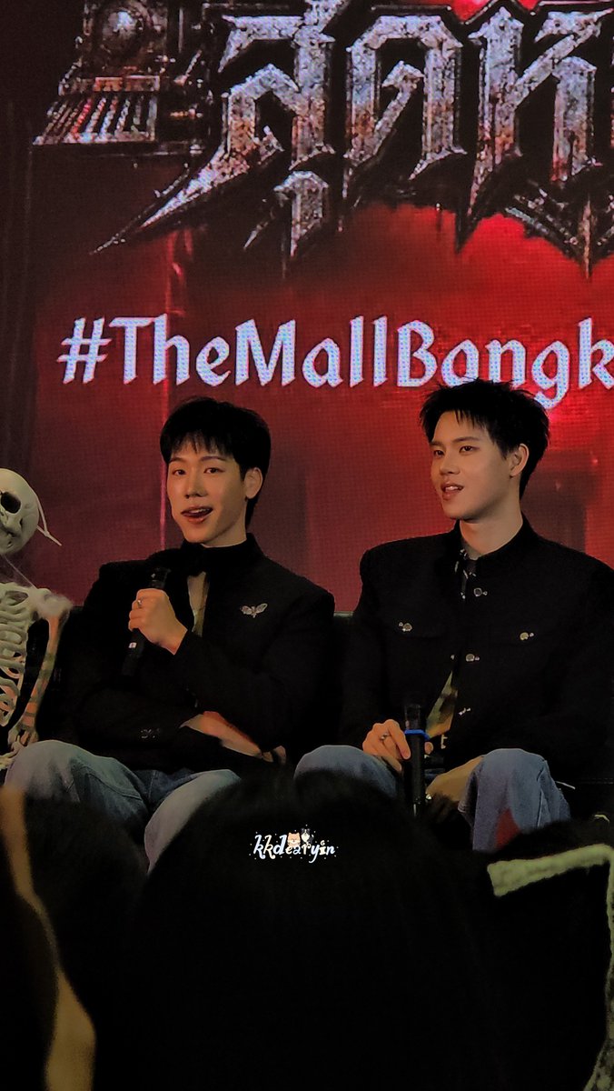 kkdearyin's tweet photo. โฮร่กกกกกกก พี่จะตายเด้อออ😭😭😭

YINWAR X THE GHOST RADIO
#TheMallBangkapiXYinWar 
𐔌 . ⋮ @warwanarat ; #warwanarat   .ᐟ ֹ ₊ ꒱ https://t.co/EF725DJPOx