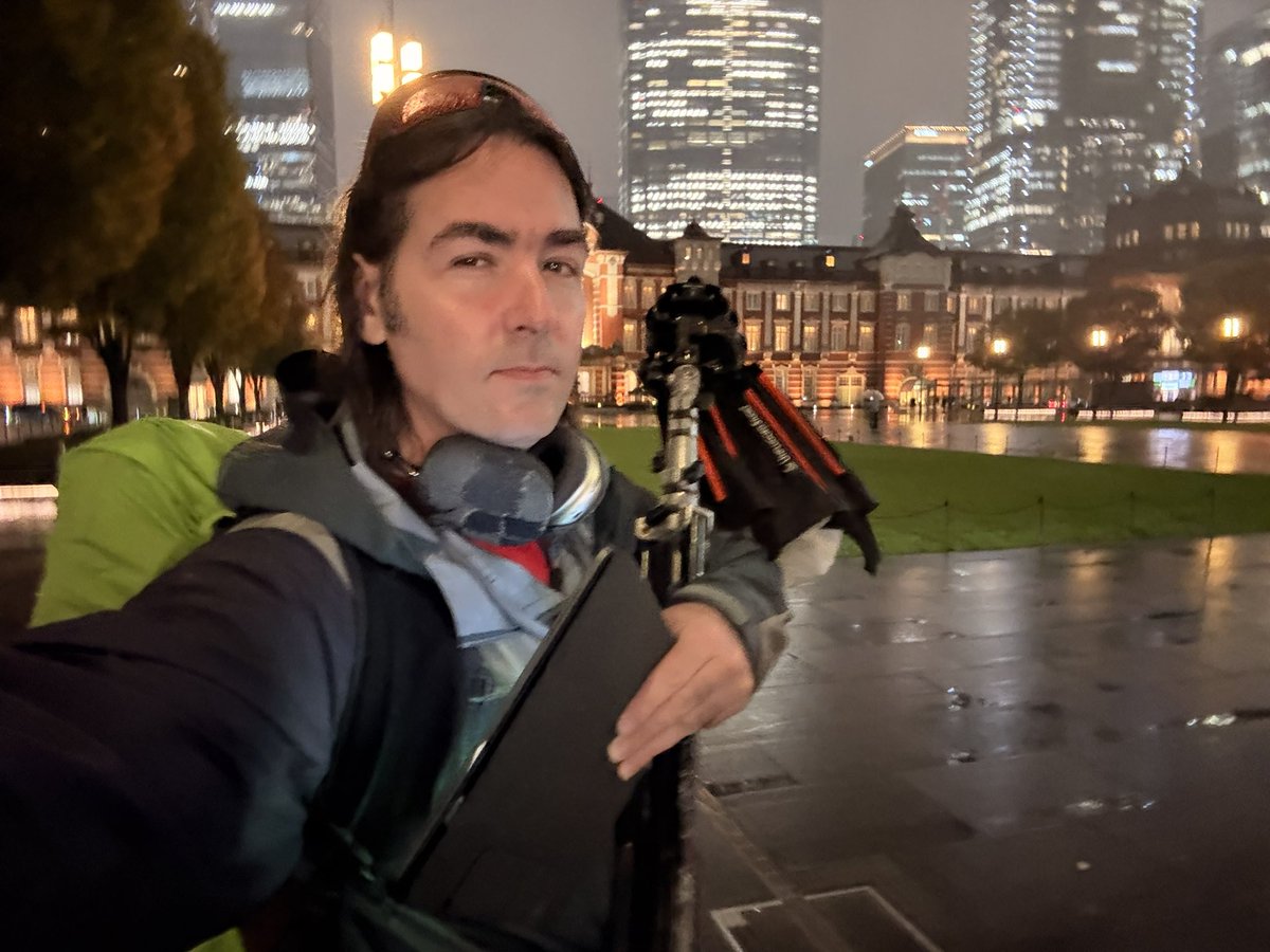 ilkoallexandrof's tweet photo. リュックだけで東京行って、いろいろ打ち合わせして、DJIの新ショップ見に行って、雨の中で撮影してめっちゃびしょびしょになって終電で神戸に帰っちゃう1日‼️

キャリーじゃないのでライトスタンドとソフトボックスはそこまま運ぶしかないでーす‼️

この人何持ってるんだろってなるけどw

イェーイ❗️ https://t.co/9te6SK3V0M