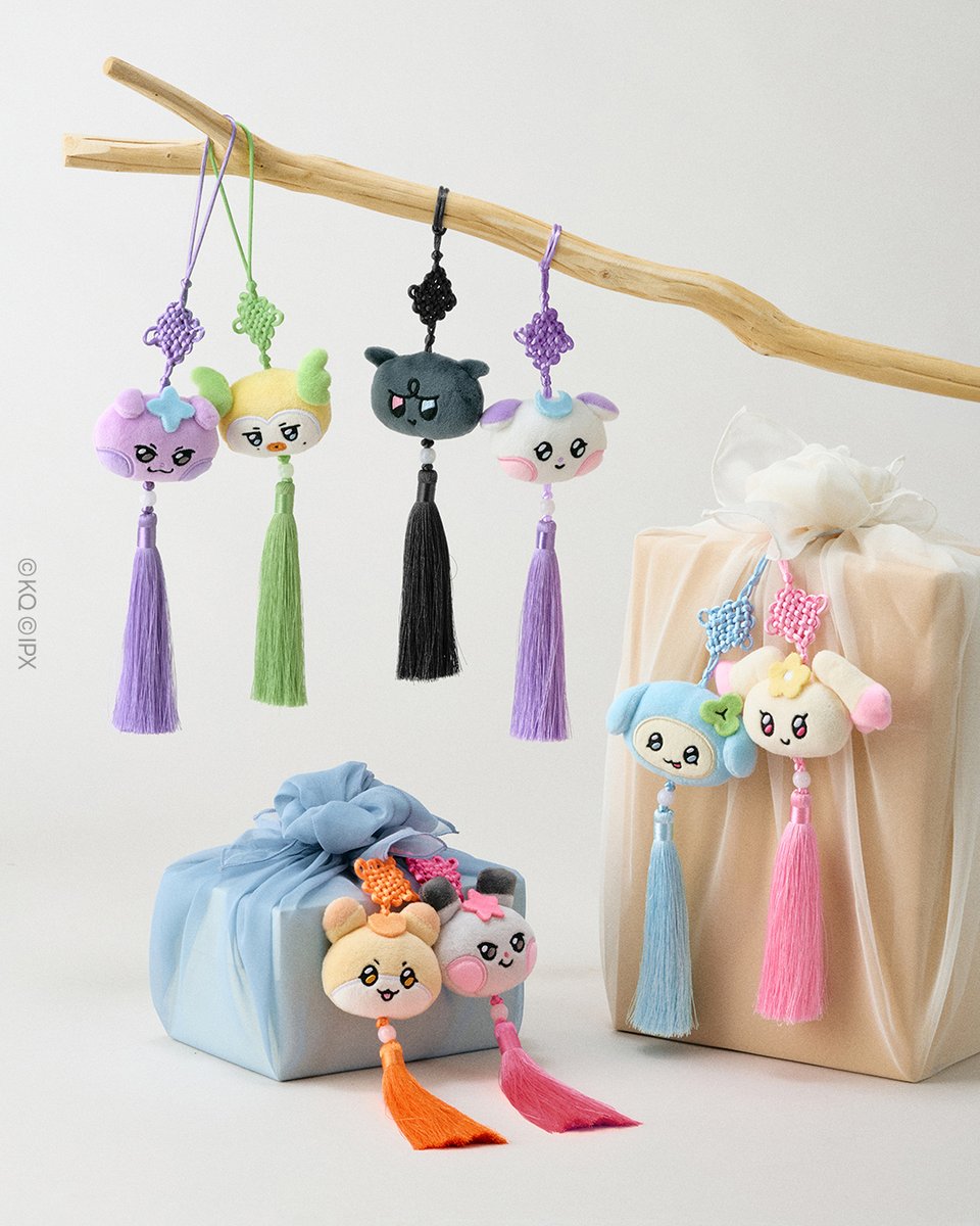 JP_LINEFRIENDS's tweet photo. みんなの幸せを守る8人の妖精たち！🧚
どんなピンチも防いでくれるボディガードたちに会いに来てね！

Online Pre-Order
BOK-TEEZ🍀
: Here Comes Good Luck!

🗓️2026.10.28 11:00 AM - 10.30 6:00 PM
📍LINE FRIENDS SQUARE オンラインストア
🔗https://t.co/JNRtiEKGtj

📌ご購入案内
各キャラクターお一人様5点までご購入いただけます。（例：hongyoぬいぐるみキーリング5点、ddeongyoぬいぐるみキーリング5点購入可能）
※購入制限数は、状況により変更となる場合がございます。
※数量限定のため、早期に販売を終了する場合がございます。

ATEEZ with LINE FRIENDS

#ATEEZ #エイティーズ
#MIGHTEEZ #マイティーズ 
#BOK_TEEZ #福ティーズ
#LINEFRIENDSSQUARE #LINEFRIENDS