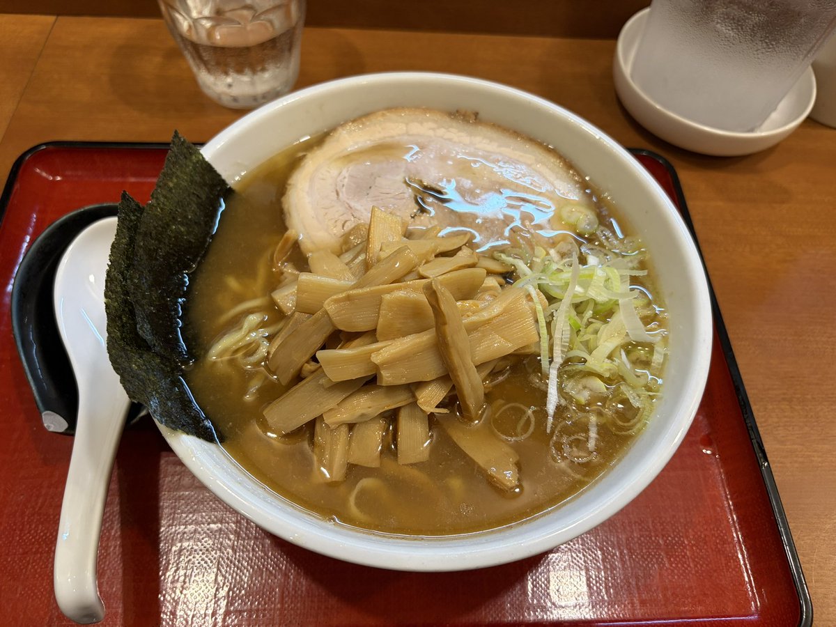 ojijiojiji's tweet photo. 一日一麺🍜

昼飯は三軒茶屋にある「めん和正」

味濃いめにするのを忘れたら、、、薄い😅

ただ、卓上の酢を入れたらこれはこれで美味い‼️

卓上調味料は味を壊しちゃうことがあるけど、和正は抜群に合う😋

#ラーメン #ランチ #美味しい #グルメ #三軒茶屋 https://t.co/SBh6v5PVY2