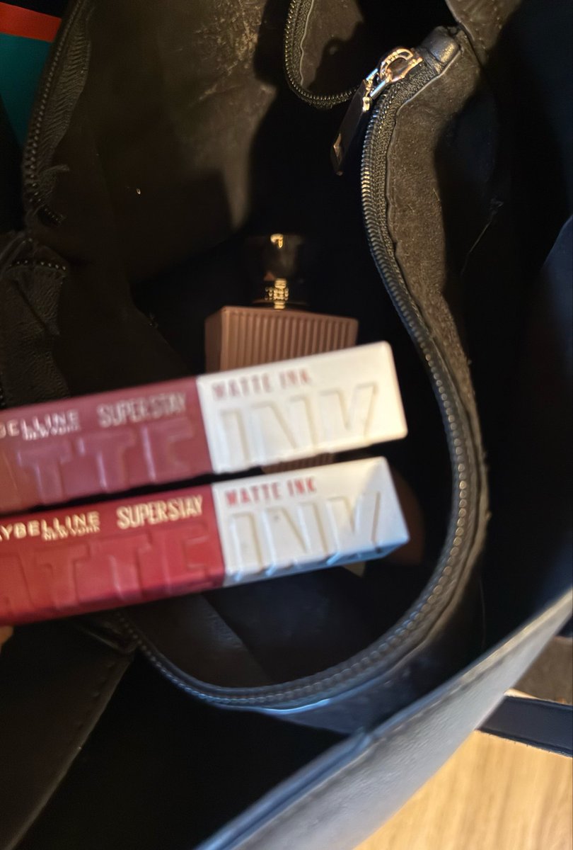 elliehere4u's tweet photo. Bu iki ruj 💄 olmadan dışarı çıkma fobim var. https://t.co/5XqEaZJ035