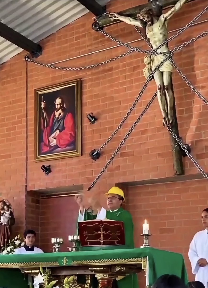 Proud_Aboki's tweet photo. Following the incident where the cross fell on Father Patrizia Molinari in Ecuador 🇪🇨 

Some church has officially begun chaining the cross to prevent it from falling on priests . 

been put on a safety leash!  ⛪🔗🤣

At this rate, the next church rule will be: All crosses must pass a structural safety inspection before Mass begins.