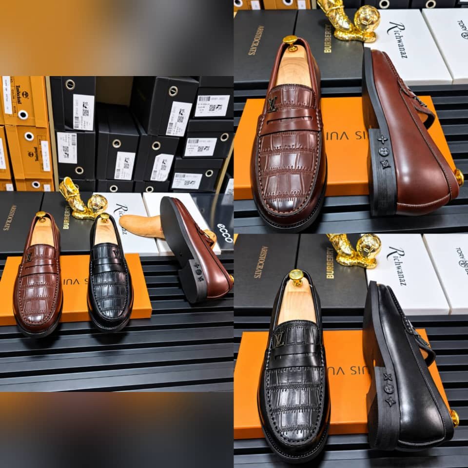 U10kayShop's tweet photo. Black.    43----------48
Coffee.  41----------46
Price    N44,000 https://t.co/HQIAt3Rfg3