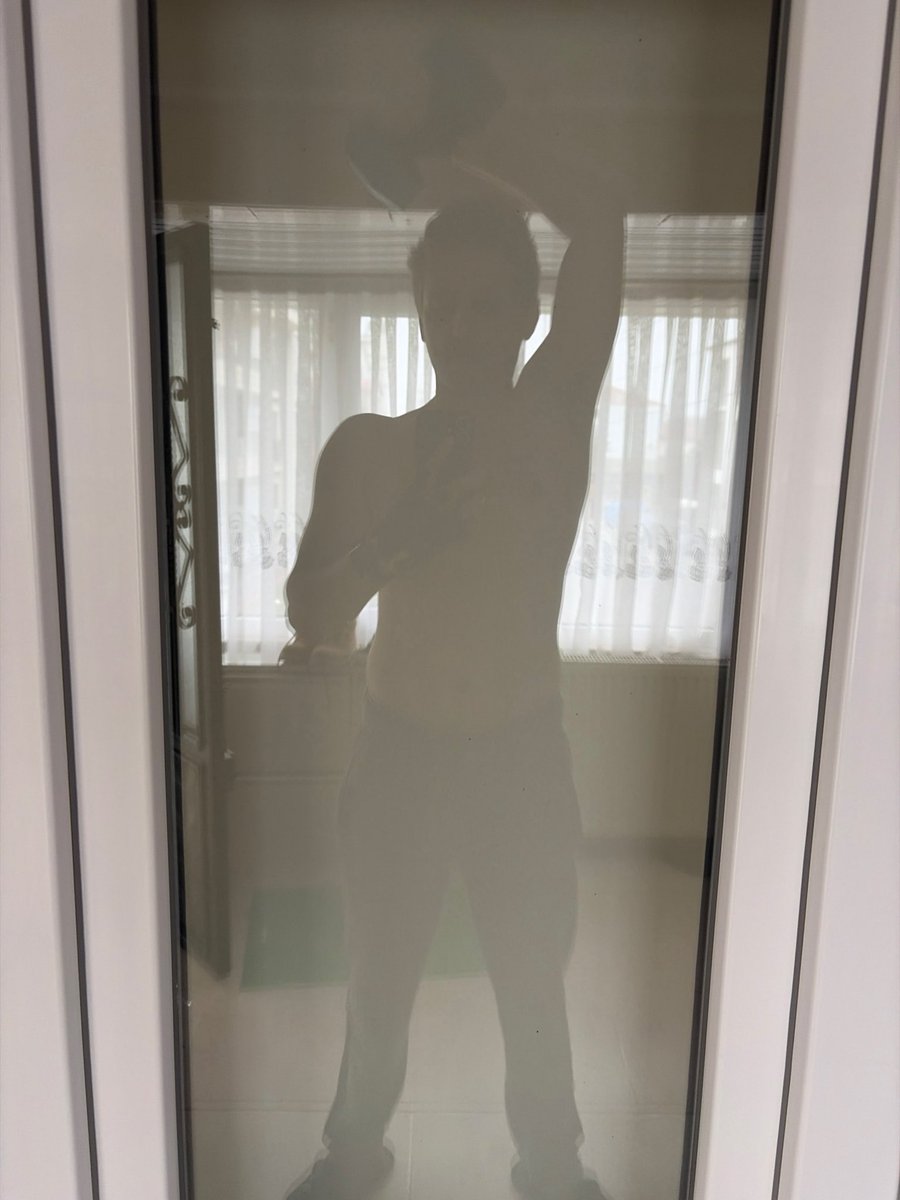 mocococo99's tweet photo. Dünyanın yükünü, sınav sorumluluklarını, arkadaşlık ilişkilerini, sokak hayvanlarının ahını,  ve tabii ki de 2,5kg dammbılımı https://t.co/PKnDyIMHpG
