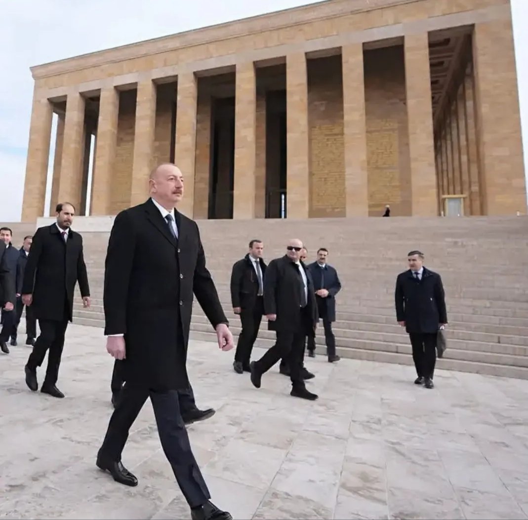 nisanate_'s tweet photo. Azerbaycan'ın Zafer Günü'nü, 10 Kasım Atatürk'ü Anma Günü ile çakışmaması için büyük bir hassasiyetle 8 Kasım'a alan Sayın İlham Aliyev’e ve Can Azerbaycan’a sonsuz teşekkürler 🇦🇿🇹🇷 https://t.co/ZNBLYBo5tp