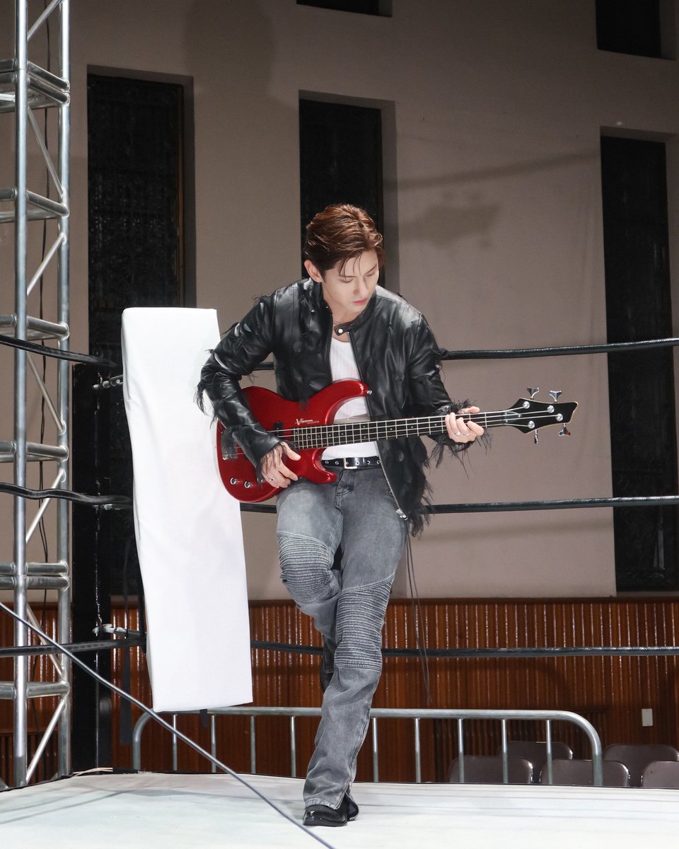 TVXQ's tweet photo. 🎸

#MAXCHANGMIN #최강창민
#AllOfMyLife #MAXCHANGMIN_AllOfMyLife
#TVXQ! #동방신기 #東方神起 https://t.co/FXuzWELmjG