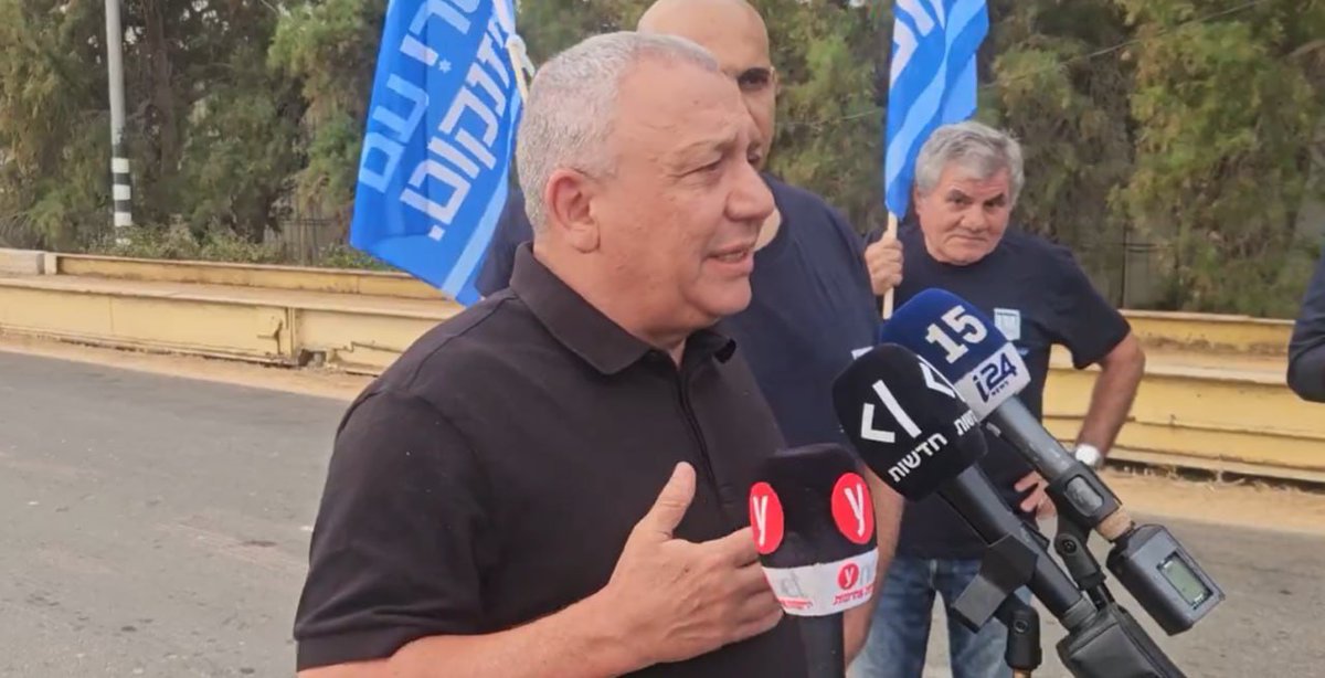 Israil_media's tweet photo. عكا/آيزنكوت من نير عوز بغلاف غزة:
"ألتزم بتفكيك القوة العسكرية والسلطوية لحماس أو تدميرها، هذا تعهد سأفي به. وأنا مقتنع بأننا سننهي هذه الليلة بالتغيير وبروح جديدة لدولة إسرائيل." https://t.co/NDhL7n5Jzy
