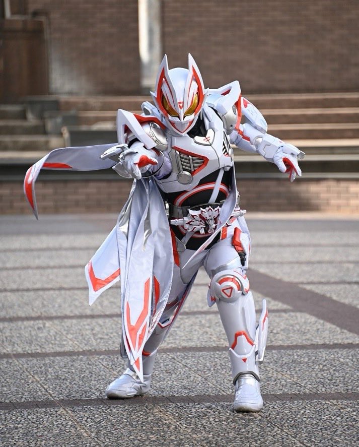 tokimtwu's tweet photo. ギーツの主要ライダーの劇中最終フォーム、バッファだけ新しいバックルもらえなかったの可哀想 https://t.co/bqirtBjNSi