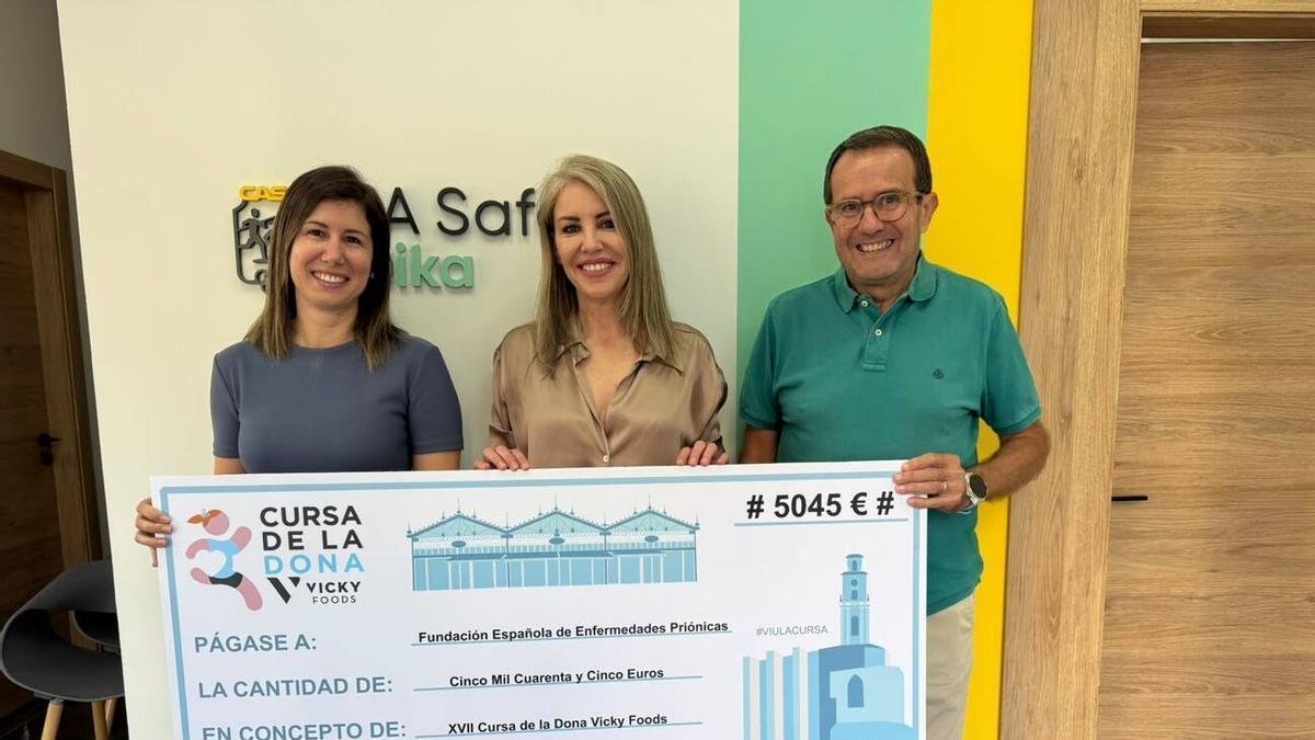 eerr_es's tweet photo. La Cursa de la Dona Vicky Foods de Gandia entrega más de 5.000 € de su proyecto social a la Fundación Española de Enfermedades Priónicas  https://t.co/P2OWft19a4 a través de @levante_emv https://t.co/hO3HNn4FXh