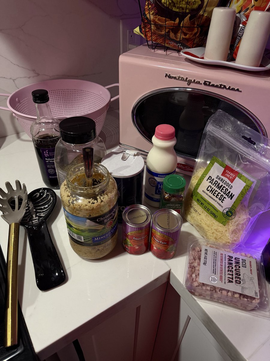 houseofs1ns's tweet photo. nobody can fuck w me when it comes to pasta https://t.co/nznwhQcQ9H