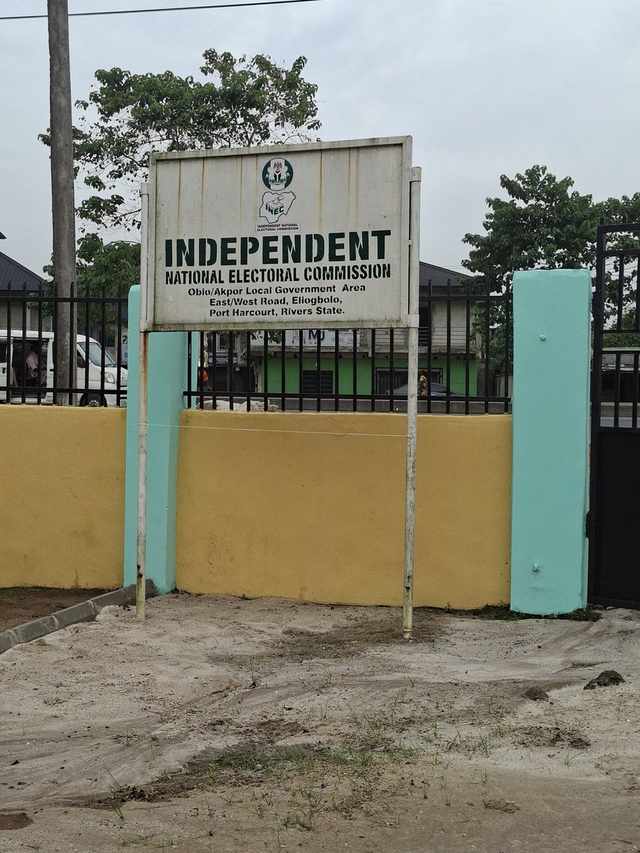 Michaelukwuma's tweet photo. INEC is lying about holding a free and fair election in January.

This was me at the INEC office in PH to pick up my new voter's card. I met a deserted office. The staff said they have not received any cards this year. Many people will be unable to vote. https://t.co/T5Cbi4Fb2n