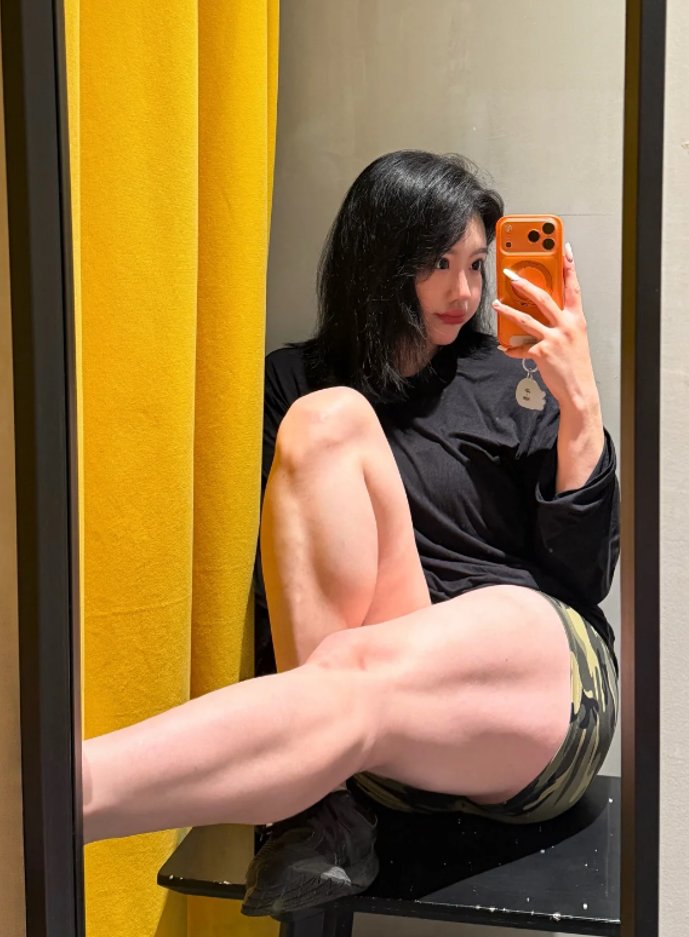 Lorraine1683573's tweet photo. 筋肉のスジが出てるぐらいの足好きな人います、、？ https://t.co/t5OQzfsKPI