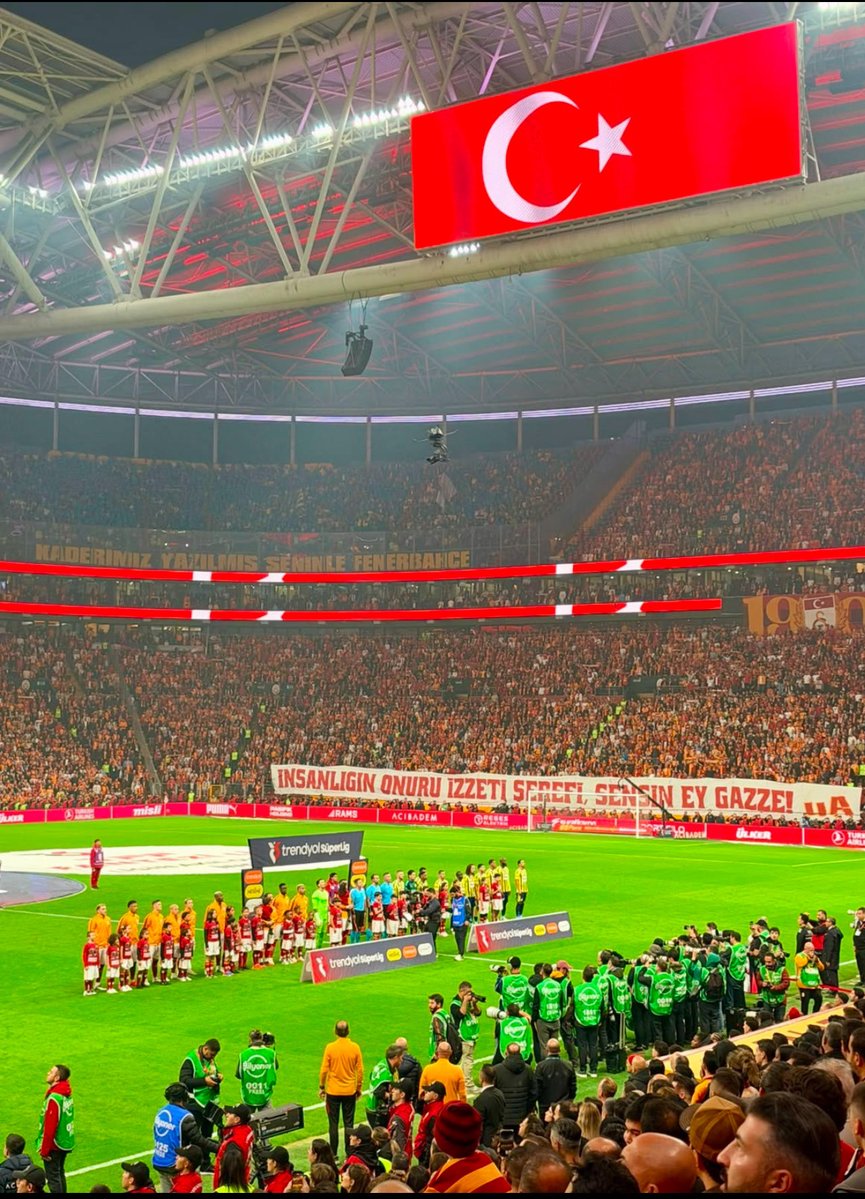FarukDinc_'s tweet photo. “Uyanın ey insanlar, Gazze’de soykırım var"  diyerek yüreklere seslenen Galatasaray taraftarlarını selamlıyorum.

Unutulmamalıdır ki asıl zafer siyonizmi yenmektir. https://t.co/vejxK3BMya