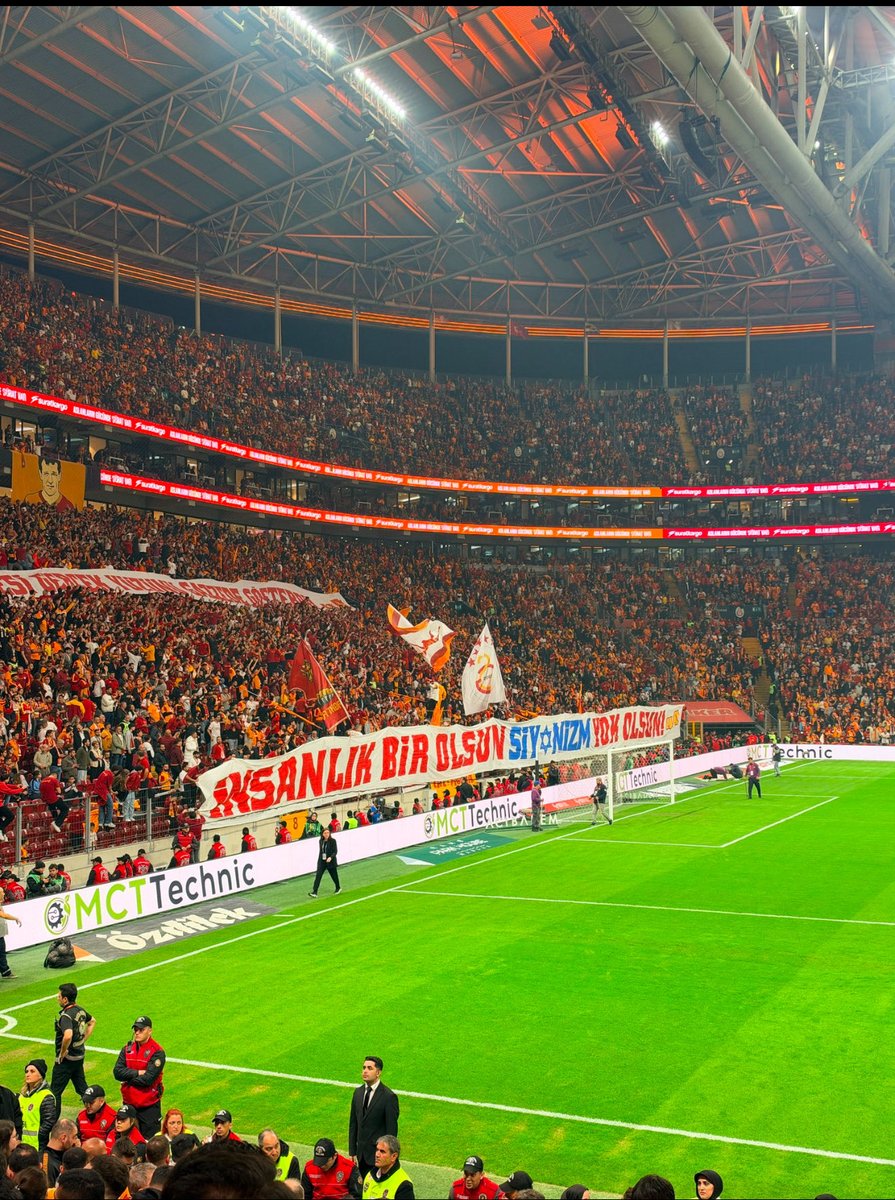 FarukDinc_'s tweet photo. “Uyanın ey insanlar, Gazze’de soykırım var"  diyerek yüreklere seslenen Galatasaray taraftarlarını selamlıyorum.

Unutulmamalıdır ki asıl zafer siyonizmi yenmektir. https://t.co/vejxK3BMya