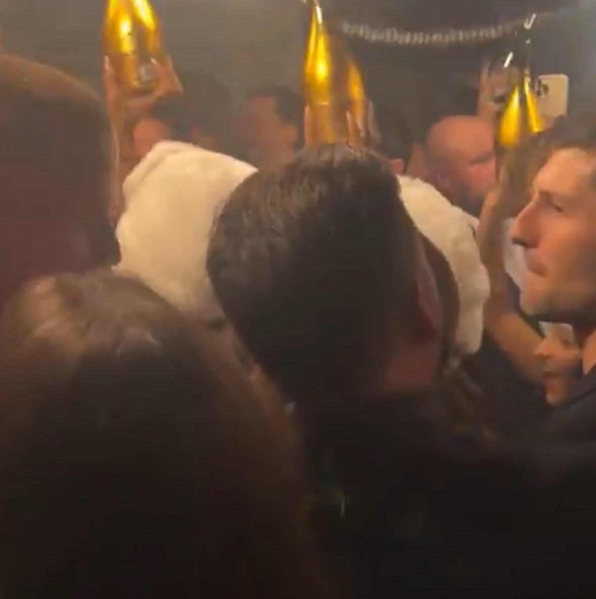 avenirdelight's tweet photo. matt, eric, ben, ryan…all of harry’s best friends were there to celebrate him🥹😭 friendship made in tottenham!🤍 https://t.co/h4Zs8MTE9h
