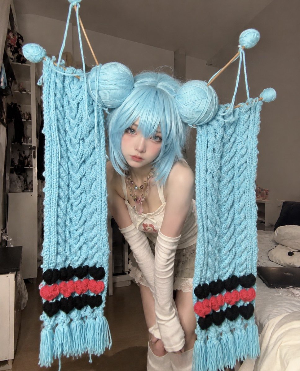 marlen's tweet photo. miku fans will see something they can't buy and just learn the craft from scratch. i'm not built like that https://t.co/WipoOjc5Gr