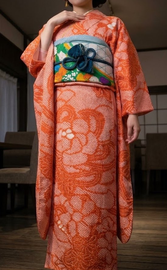 michaori's tweet photo. これは実は母の振袖
もっと着たかったけど
友達の結婚式1回しか来てない…

今はこんな派手なの受け入れられなさそう
もっと着たかったなー

クリーニング出したら絞り全部アイロンかけられて平らになってた https://t.co/bIFHINF90U