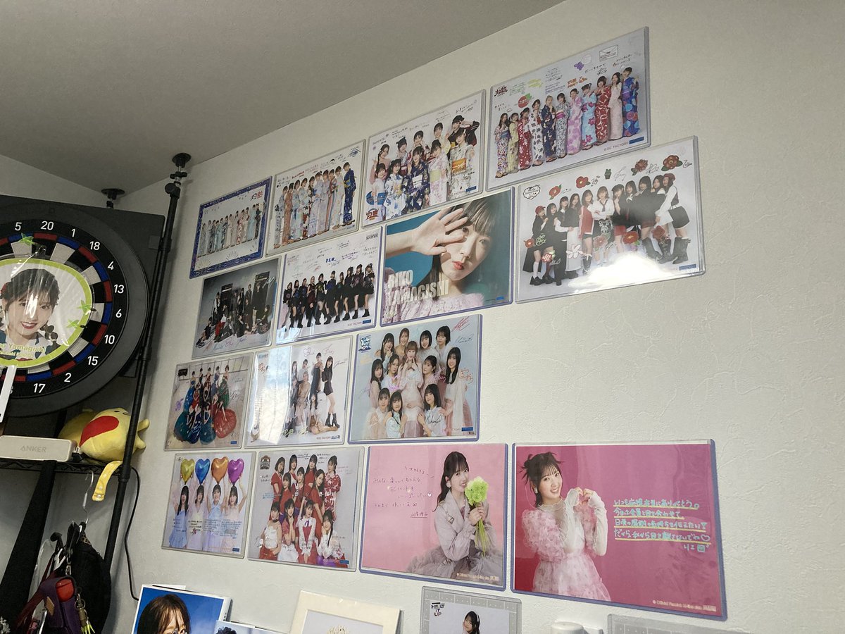 tsuda_akito's tweet photo. 初めてアクスタを全員分購入した！今私の部屋はこんな感じになってるw https://t.co/VUQ1z566MO