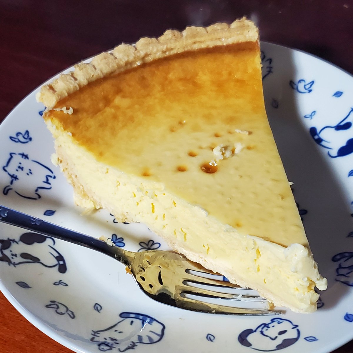 pinkcat_0609's tweet photo. わかりにくいかもだけどコストコのばかでかいチーズケーキ https://t.co/RCE8uvhxYp