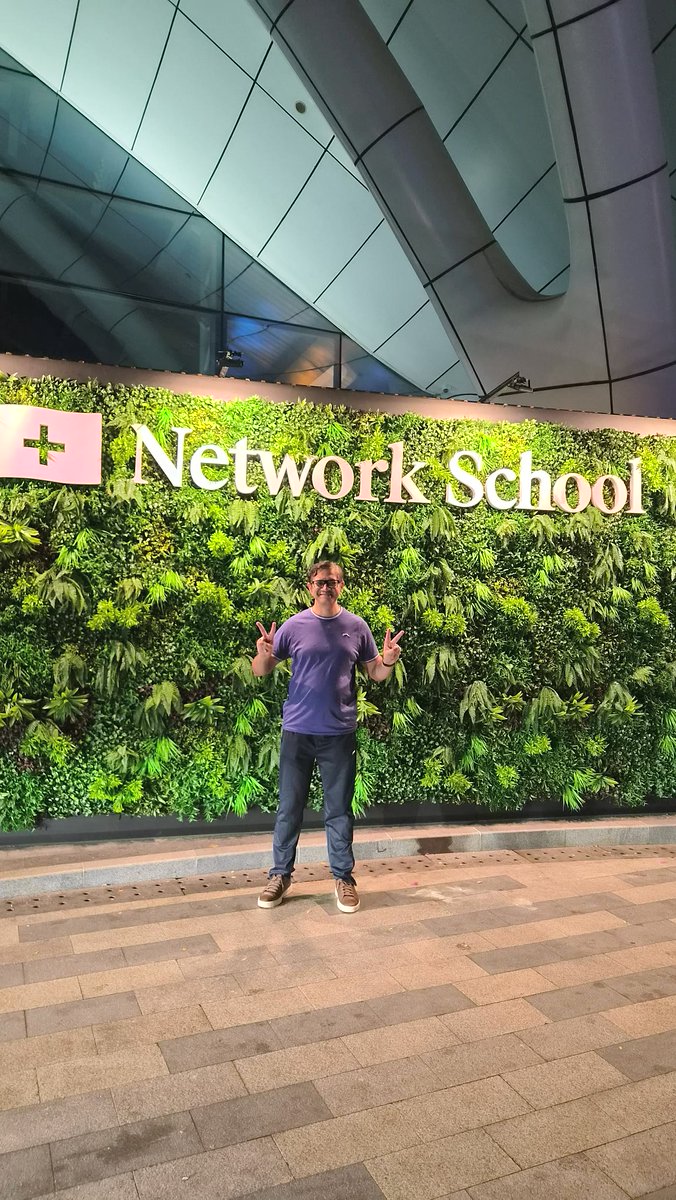 mehulshahca's tweet photo. No university will teach you this, but here's how my family of 4 lived, learned &amp; built for 20 days at Balaji Srinivasan's Network School in Malaysia – all-inclusive for USD 2,250

A thread ( 1/n ) https://t.co/d1XG9pT4e5