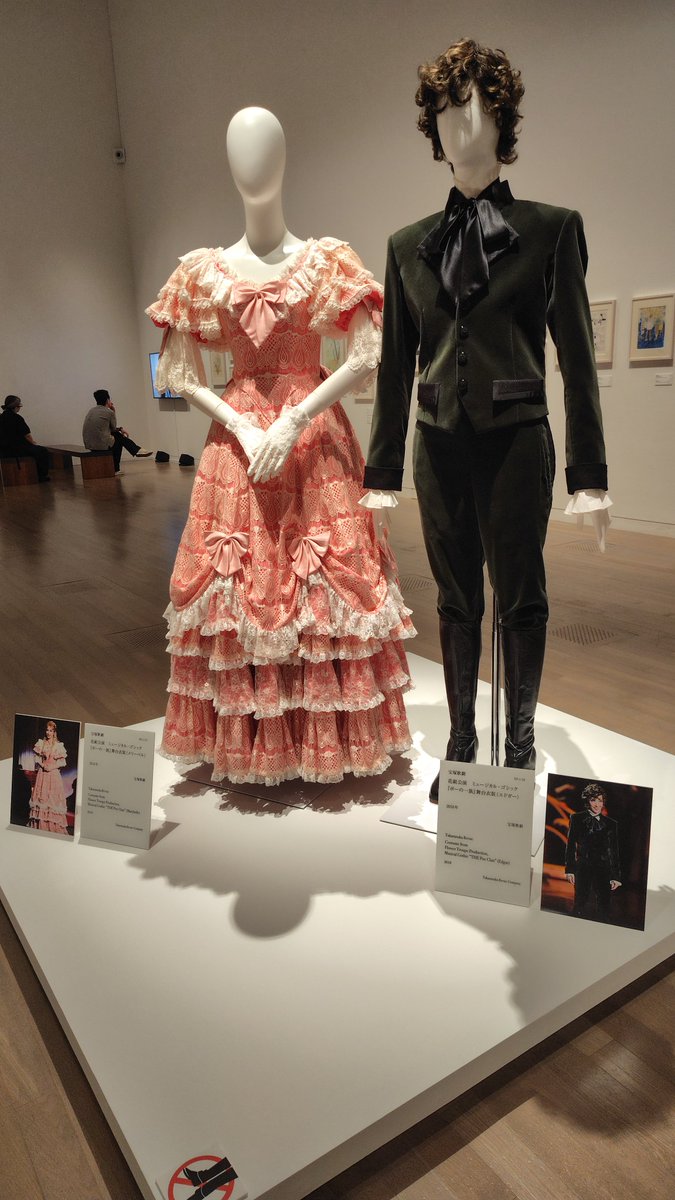 art_ex_japan's tweet photo. 「ポーの一族」「トーマの心臓」「11人いる！」など繊細な心理描写と壮大な世界観で読者を虜にした萩尾望都先生。こちらでも宝塚の舞台衣装が間近で見られます。→(続 https://t.co/UrrXniD9Fi