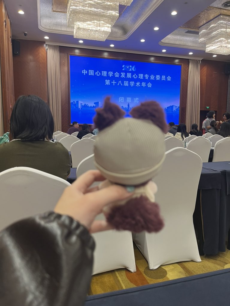 Valkoisloved6's tweet photo. 带敖尹一起参加学术研讨会议 #ValkoIsInnocent #全世界都在等敖尹 #全世界都爱敖尹 #valko https://t.co/fGpBZvekXZ