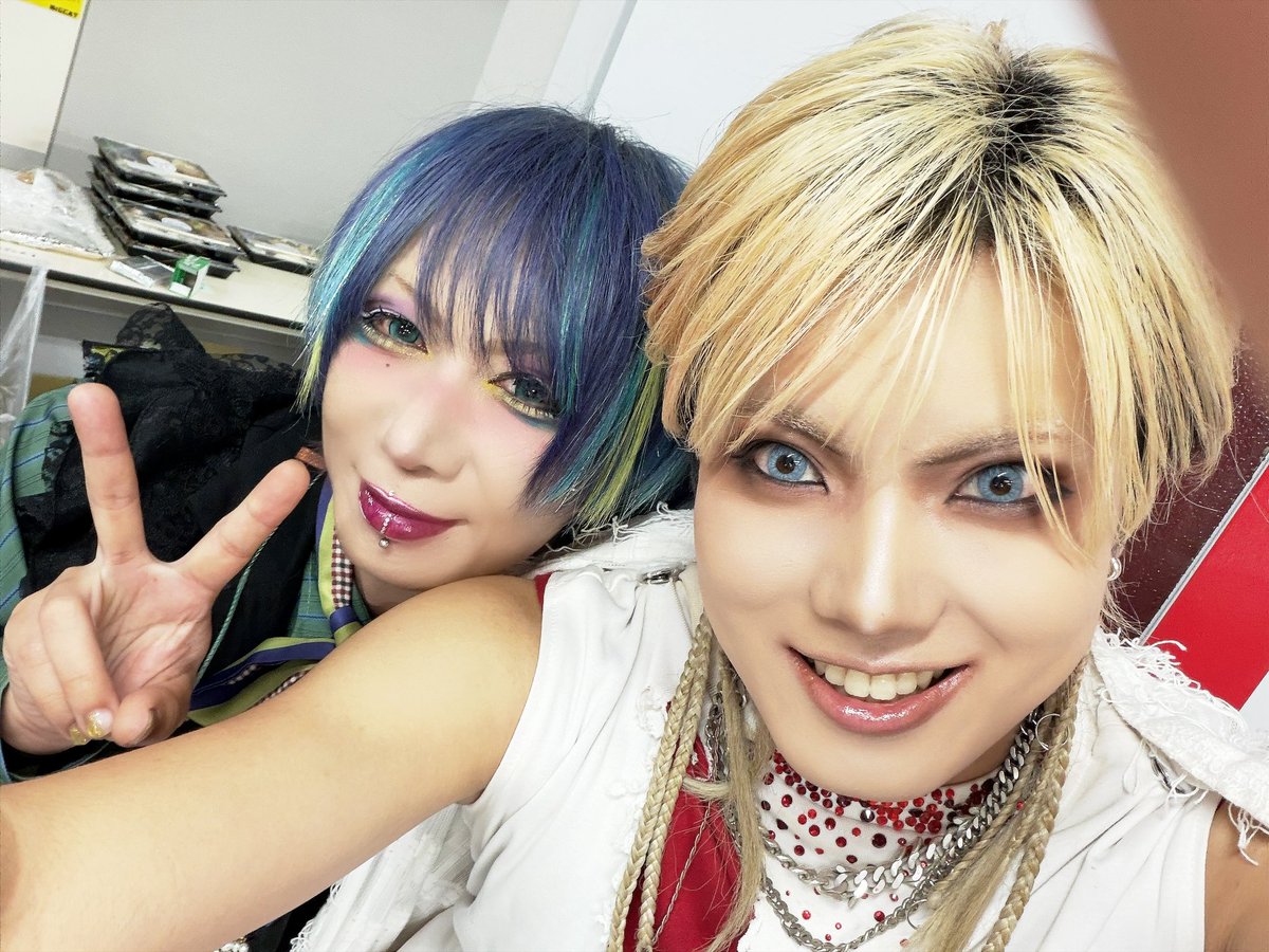 XNVL_Souma's tweet photo. SPEEDY WONDER大阪ありがとう

この4日間の最高の締めだった

今回も大活躍のLiNさんと撮っていただきました https://t.co/gEJaQdIli1