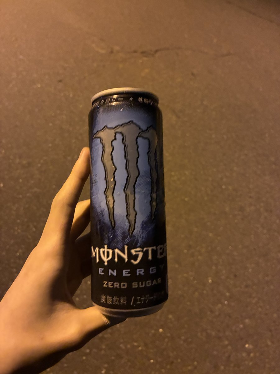 zokubu_2's tweet photo. 人類史上初の味が好きでモンスター飲んでる人 https://t.co/jkquVMUAY4