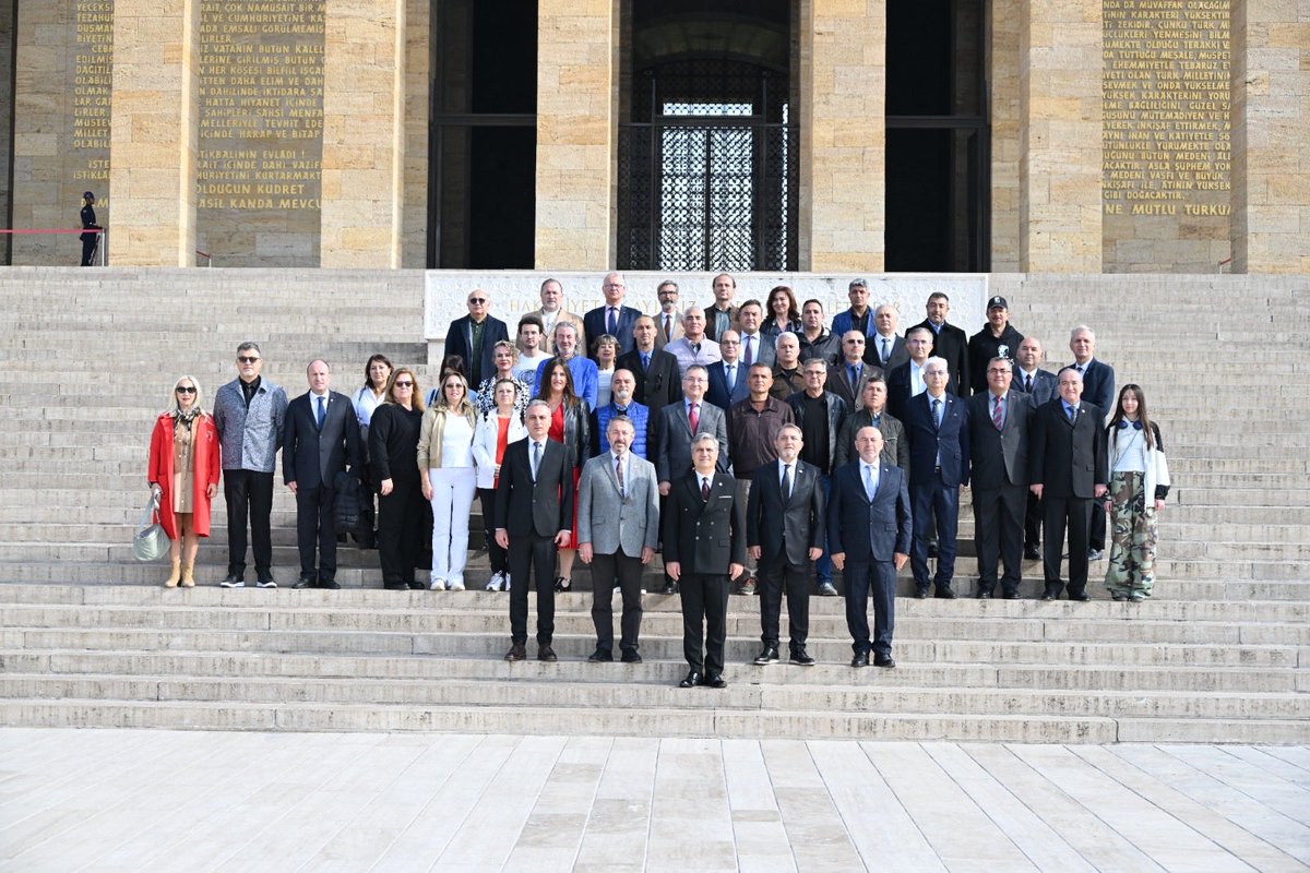 mustafakosemus's tweet photo. Devre derneğimizin Yönetim Kurulu ile birlikte, Cumhuriyetimizin kurucusu, Ebedî ve Eşsiz Başkomutanımız Gazi Mustafa Kemal Atatürk’ün huzurundaydık. 🇹🇷❤️🇹🇷

Minnet ve şükranlarımızı sunduk, aziz hatırası önünde saygıyla eğildik ve dua ettik.

Aziz ruhu şad, mekânı cennet olsun.

Minnetle, saygıyla ve daima…