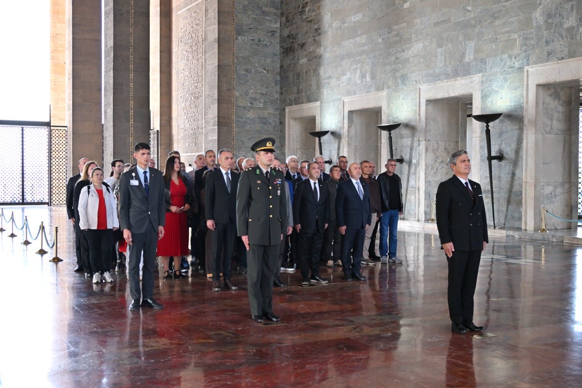 mustafakosemus's tweet photo. Devre derneğimizin Yönetim Kurulu ile birlikte, Cumhuriyetimizin kurucusu, Ebedî ve Eşsiz Başkomutanımız Gazi Mustafa Kemal Atatürk’ün huzurundaydık. 🇹🇷❤️🇹🇷

Minnet ve şükranlarımızı sunduk, aziz hatırası önünde saygıyla eğildik ve dua ettik.

Aziz ruhu şad, mekânı cennet olsun.

Minnetle, saygıyla ve daima…