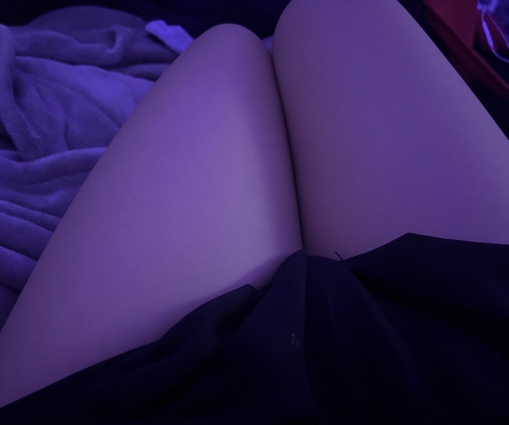 Tuprin9409's tweet photo. Foto muslo pero sin medias jsjsj        

(Ignorar el desorden de atrás💔) #Femboy #thighs #catboy #muslos #femboi #sfw https://t.co/tHu8u3eiDD