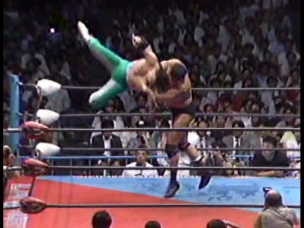 18grlzog140's tweet photo. Mitsuharu Misawa VS Jumbo Tsuruta 
(8/6/1990)
⭐⭐⭐⭐.75
Gran lucha, se me hace algo lenta a ratos, pero tiene momentos muy buenos y un final espectacular. Gran paso de antorcha a Misawa. https://t.co/ZxDHMBg0l3