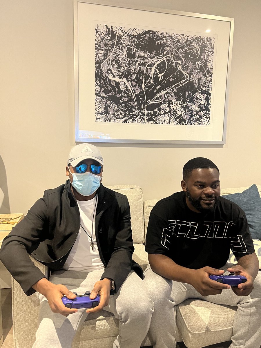 hackSultan's tweet photo. Happy birthday @falzthebahdguy     
Thanks for the continuous support. 🙏🏼🙏🏼 https://t.co/2wMuvbjyDg