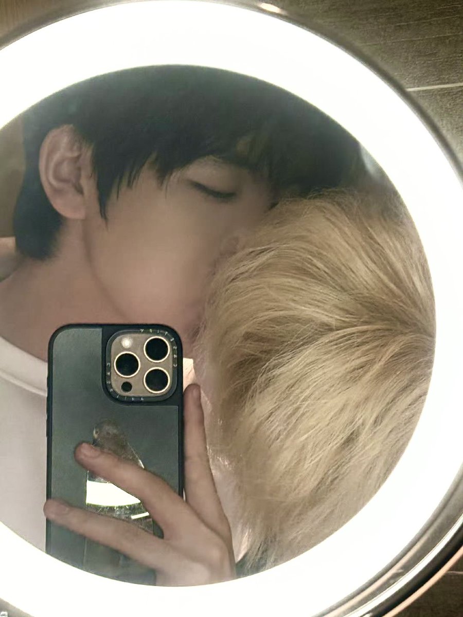 blingyhaechan's tweet photo. you know what it means when i give you the look https://t.co/ki7kUiThXn