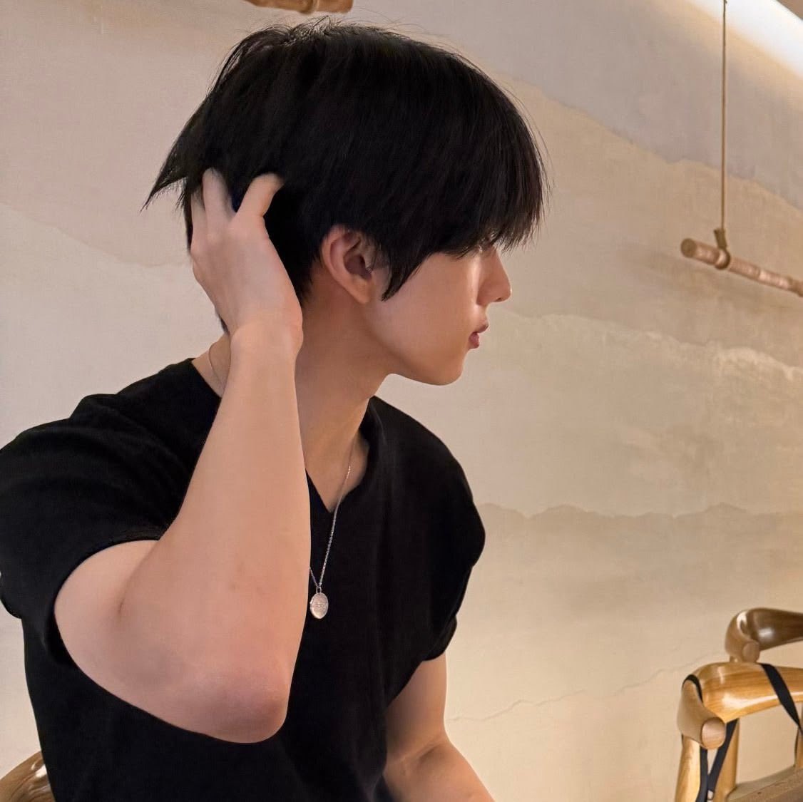 blingyhaechan's tweet photo. you know what it means when i give you the look https://t.co/ki7kUiThXn