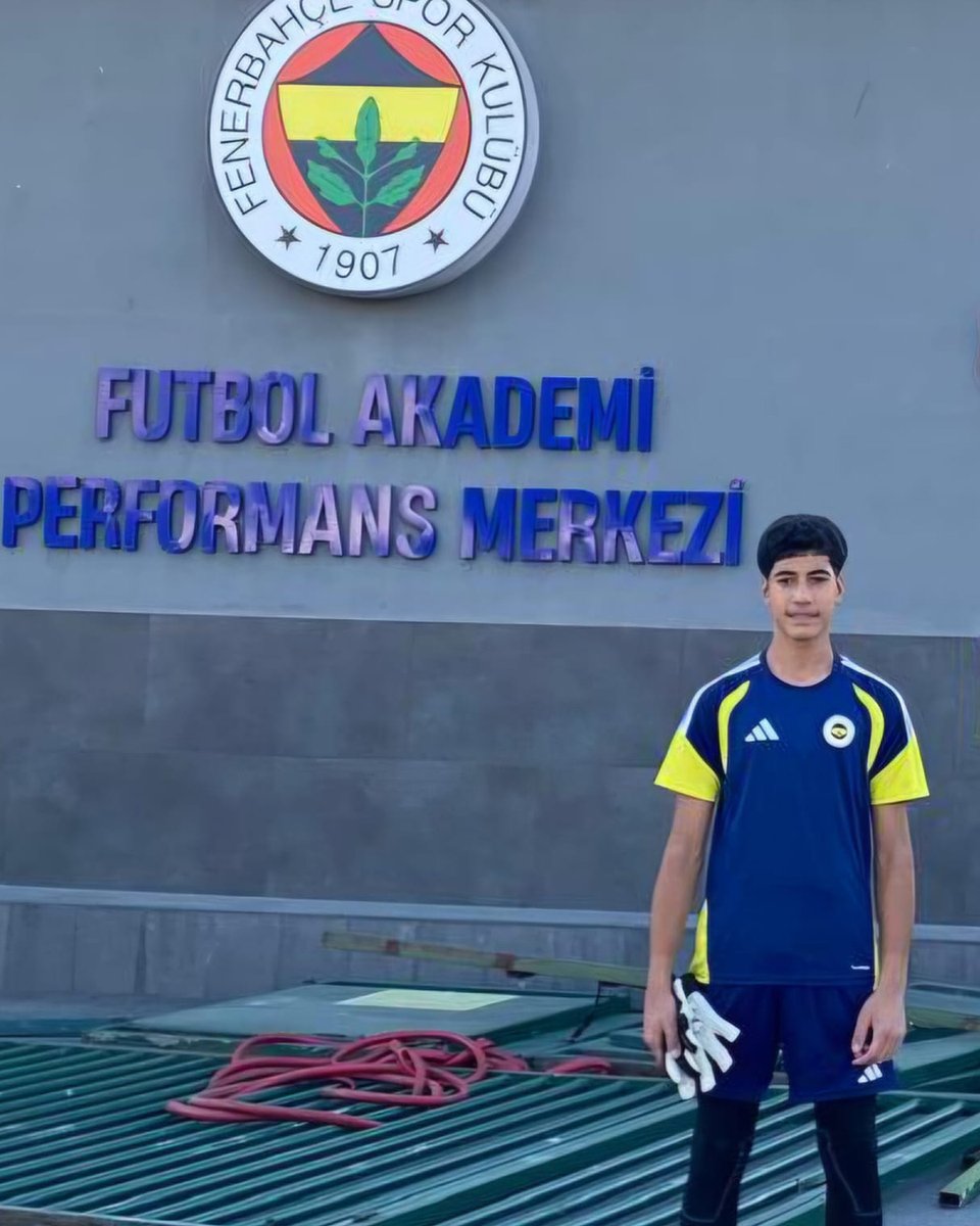AltinorduFK's tweet photo. YETİŞTİRİCİ VİZYONUMUZ FUTBOL OKULLARIMIZA UZANIYOR

Oyuncu yetiştirme vizyonumuz yalnızca elit takımlarımızla sınırlı kalmıyor ve futbol okullarımız aracılığıyla da Türk futboluna yeni yetenekler kazandırıyoruz.

Altınordu Isparta Futbol Okulumuzda futbol eğitimlerine başlayan iki genç sporcumuz 2011 doğumlu Enver Ömer Ateş, Fenerbahçe’ye transfer olurken, 2014 doğumlu Yiğit Can Özkan ise Konyaspor’a transfer oldu.

Enver Ömer Ateş ve Yiğit Can Özkan’ı, ailelerini ve gelişimlerinde emeği bulunan tüm antrenörlerimizi tebrik ediyor, genç futbolcularımıza yeni takımlarında başarılar diliyoruz.