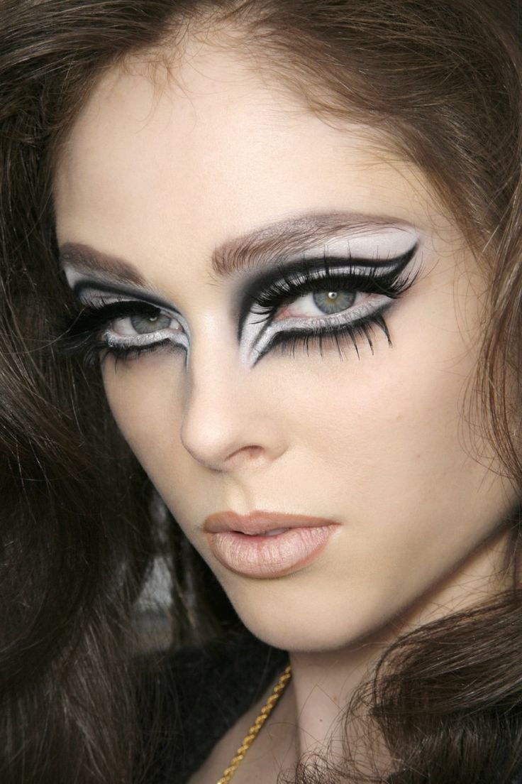221kcall's tweet photo. the makeup in this show is perfect on her
coco rocha, dior, fall 2008 https://t.co/uWGCVNY65r