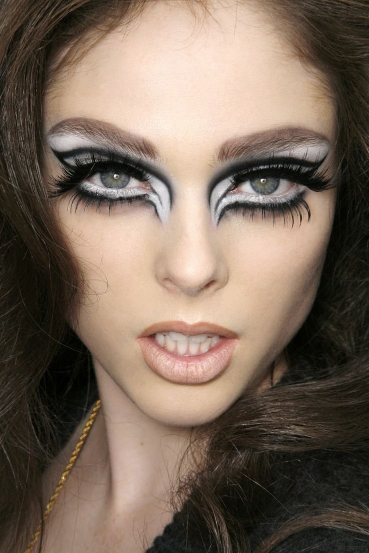 221kcall's tweet photo. the makeup in this show is perfect on her
coco rocha, dior, fall 2008 https://t.co/uWGCVNY65r