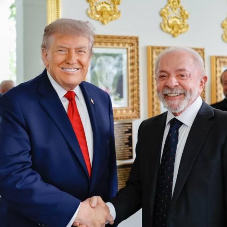 choquei's tweet photo. 🚨MUNDO: Trump diz que NÃO vai interferir nas eleições do Brasil e afirma: “Gosto do Lula”. https://t.co/ECrbzn7UBf