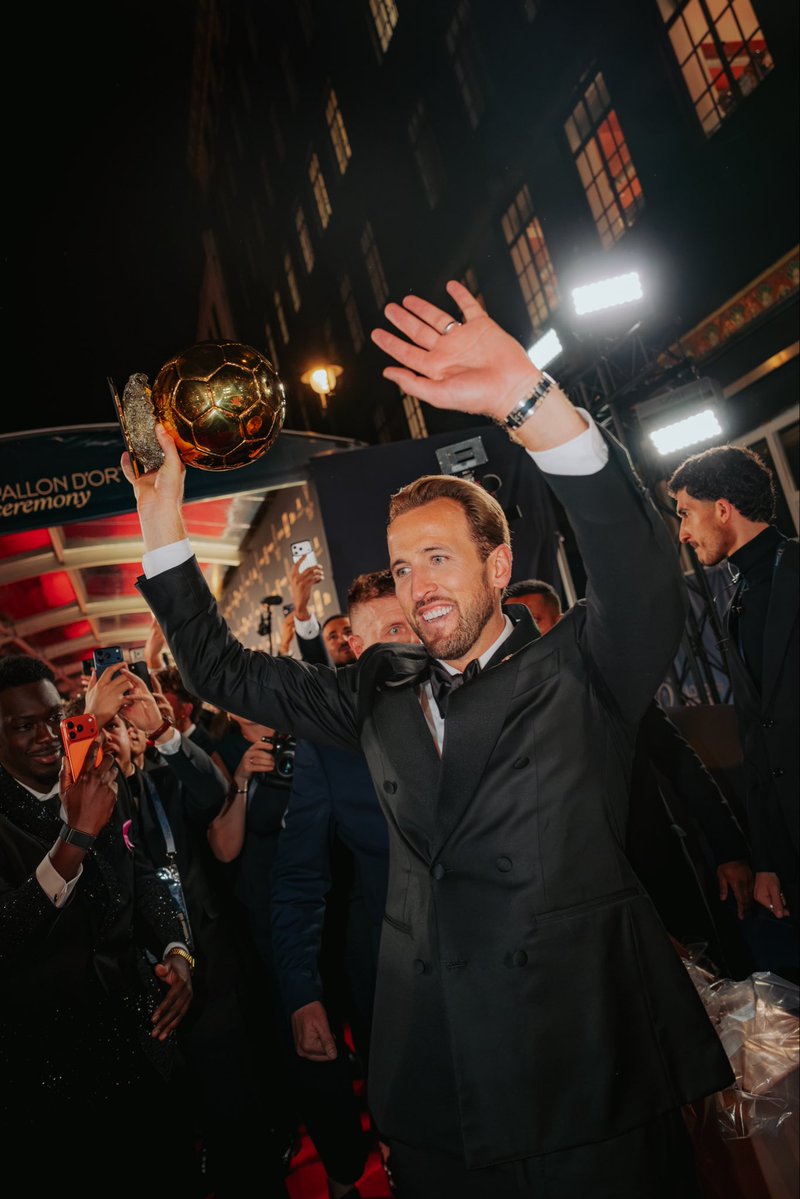 HKane's tweet photo. Where do I begin? That was an evening I'll never forget.

It’s an incredible honour to receive the Ballon d’Or award after a year full of goals, trophies and special milestones. Thank you to all the staff and my teammates at @england and @fcbayern, as well as family, friends and everyone who’s supported me – this wouldn’t be possible without you all.

Thank you to everyone who has sent a kind message, social media post - I appreciate every single one of them.

This will live long in the memory. 🙌🏆❤️