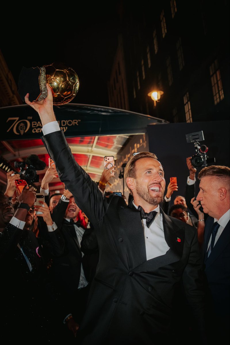 HKane's tweet photo. Where do I begin? That was an evening I'll never forget.

It’s an incredible honour to receive the Ballon d’Or award after a year full of goals, trophies and special milestones. Thank you to all the staff and my teammates at @england and @fcbayern, as well as family, friends and everyone who’s supported me – this wouldn’t be possible without you all.

Thank you to everyone who has sent a kind message, social media post - I appreciate every single one of them.

This will live long in the memory. 🙌🏆❤️