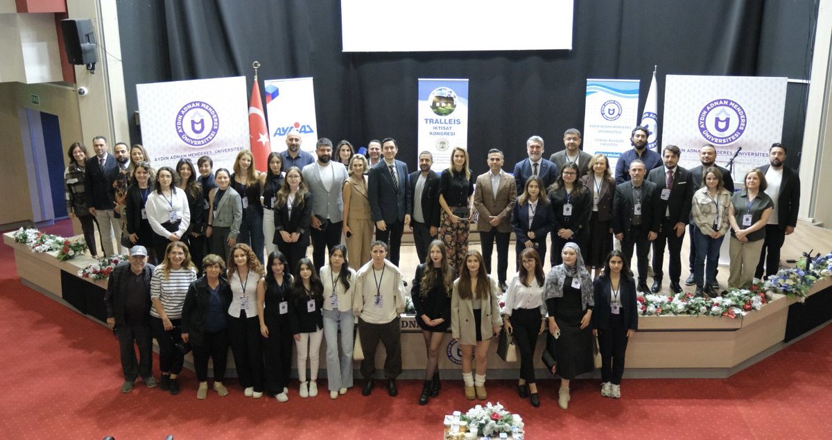 aygiad's tweet photo. Tralleis İktisat Kongresi gerçekleştirildi.
Kongrede moderatörlüğünü üyemiz Alp Ayaydın’ın yaptığı “5 Yol 5 Hikaye” başlıklı Panelde üyelerimiz Hakkı Gözlüklü, Taşkın Cerit, Cansu Öztürk, Duygu Damla Meltem ve Burak Antakyalıoğlu  deneyimlerini katılımcılarla paylaştı. https://t.co/gBKXjgGI1k